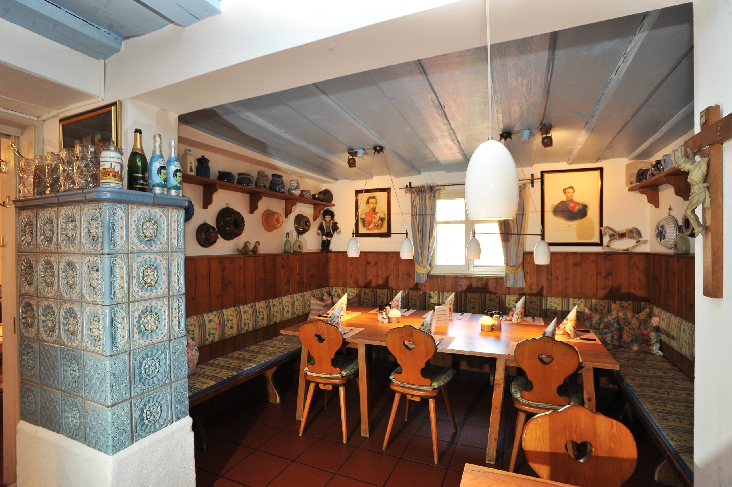 gt-elisabeth-background-6 Sanders Steakhaus König Ludwig Zimmer links