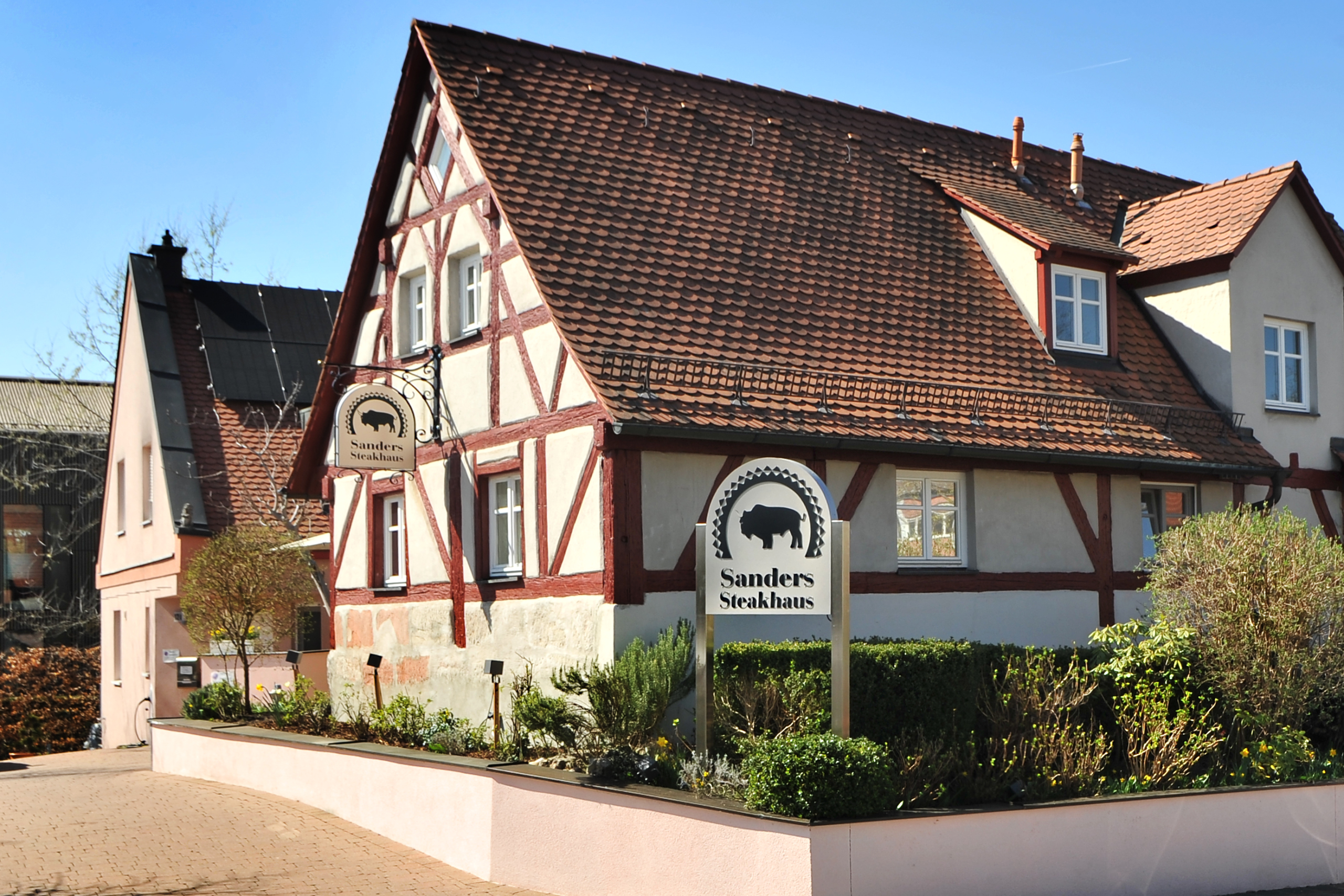 gt-elisabeth-background-4 Sanders Steakhaus Eingang